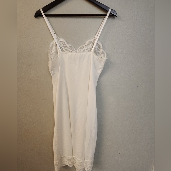 Vintage 1970s White Lace Accented Slip Dress by Wonder Maid - Picture 6 of 11